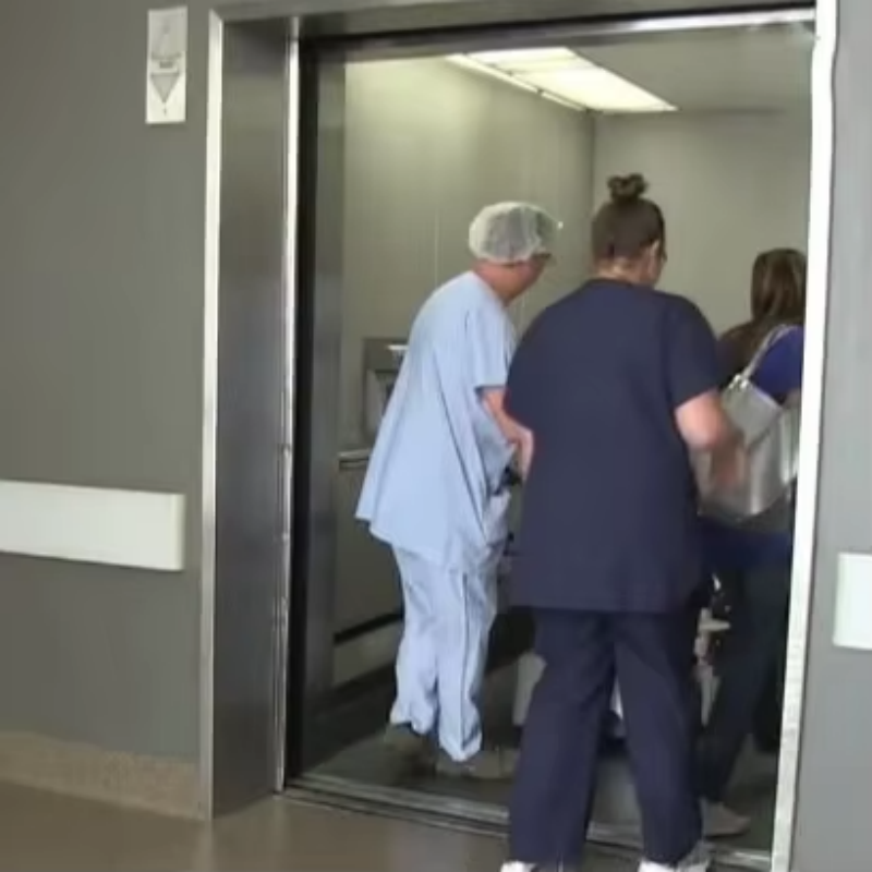 Ascenseur de civière d'hôpital VTEH101 avec entraînement CA certifié ISO haute capacité pour le transport de civières de patients, fonctionnement fluide et sûr