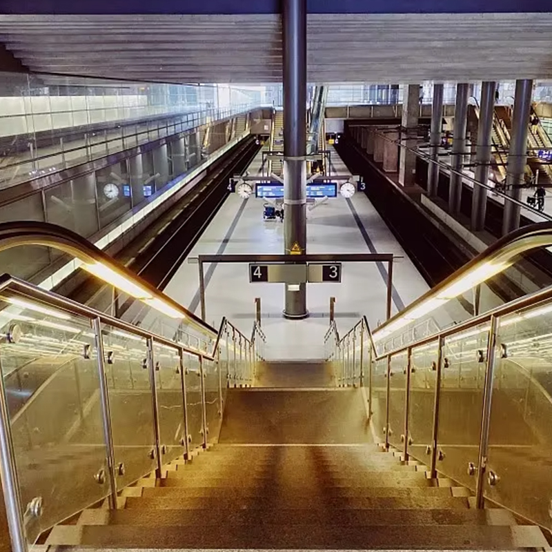 Escalator à trottoir roulant économe en énergie VTES104 _ Fonctionnement fluide et silencieux pour les centres de transports publics
