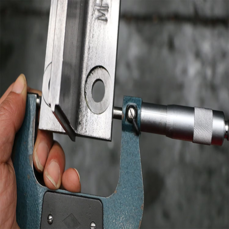 Pièces et accessoires d'ascenseur VTSP106 Rail de guidage d'ascenseur OEM modèle NV en acier inoxydable avec Surface lisse, garantie d'un an